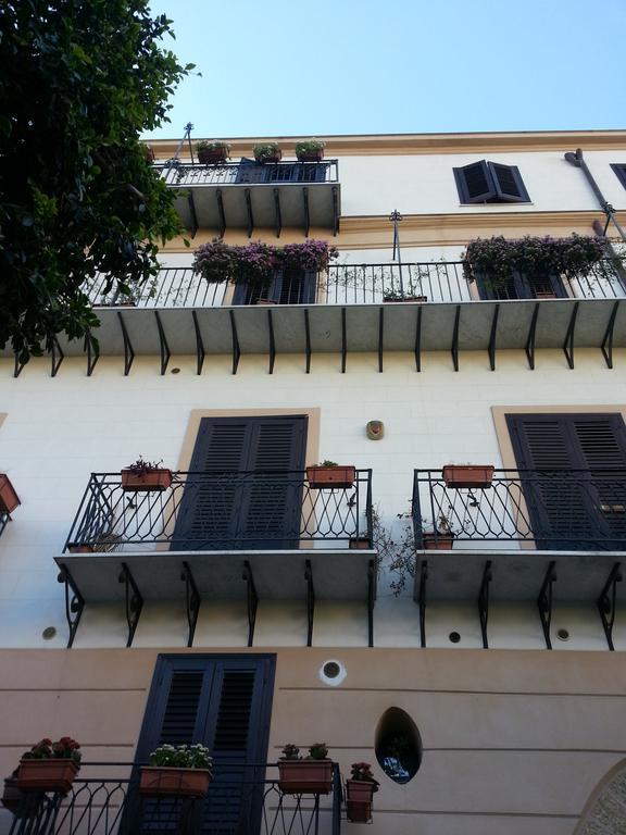 B&B Casa Degli Artisti Palermo Luaran gambar