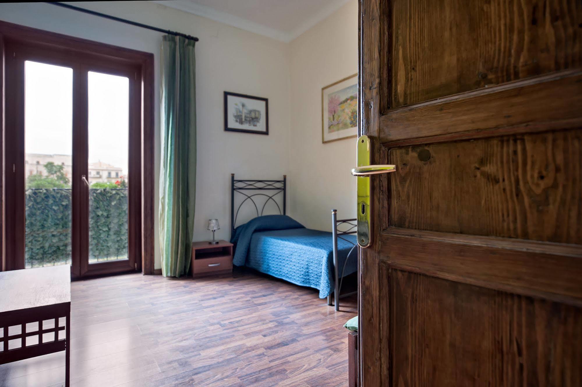 B&B Casa Degli Artisti Palermo Luaran gambar